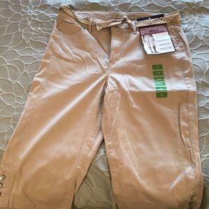 Gloria Vanderbilt beige capris